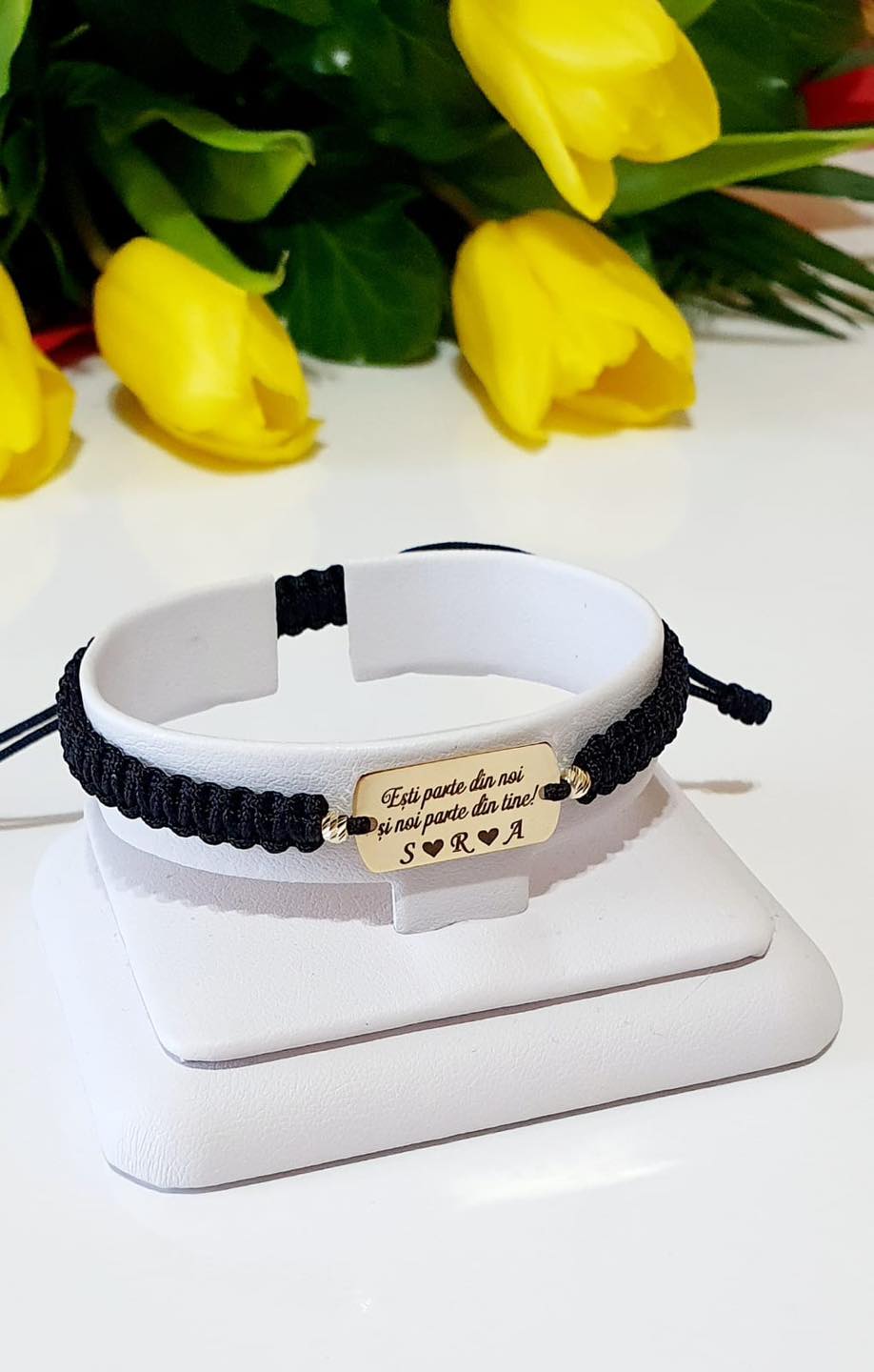 Plates 25/10 engraved +2 beads on cord