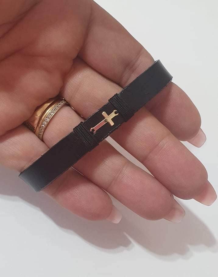 Medium cross bracelet on leather - 14ct Gold