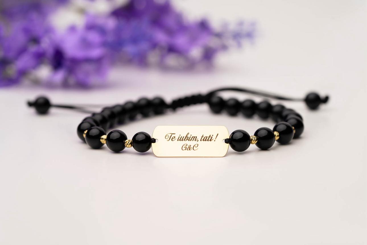 Plate 22/10 engraved + 6 beads 2,5mm + round black beads - 14ct Gold