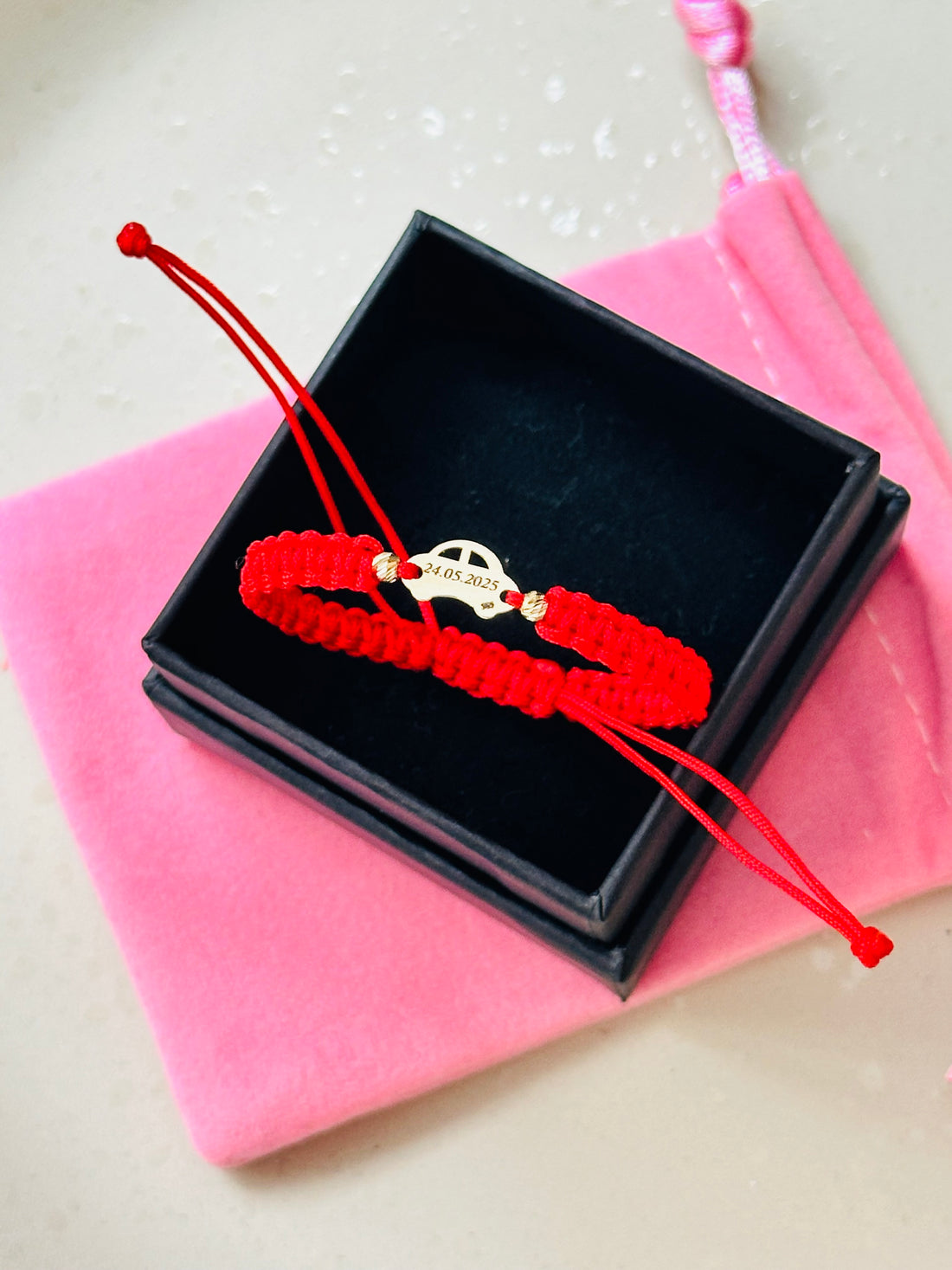 Engraved car bracelet +2 beads 2.5mm - 14ct Gold