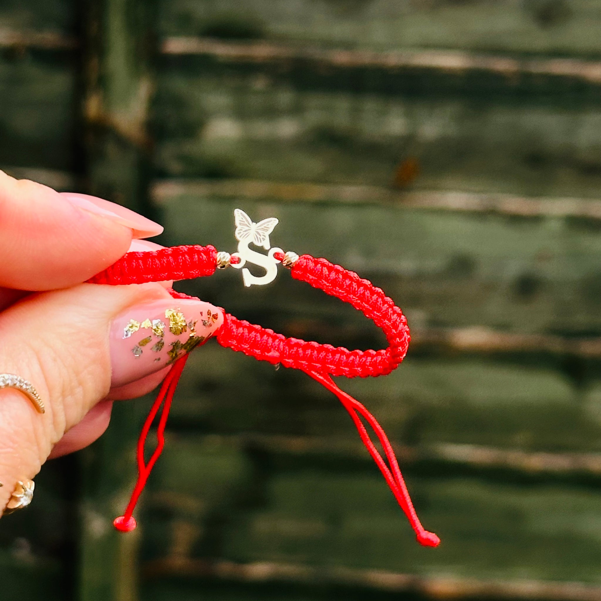 Small initial / Butterfly bracelet +2 beads 2.5mm
